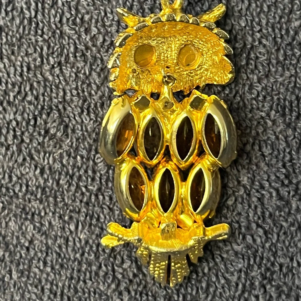Elegant Gold Owl Pendant Necklace - Picture 3 of 8